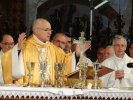 Cahors : célébration de l'eucharistie. En arrière plan les évêques de (…)