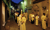 Procession aux flambeaux dans les rues de Rocamadour